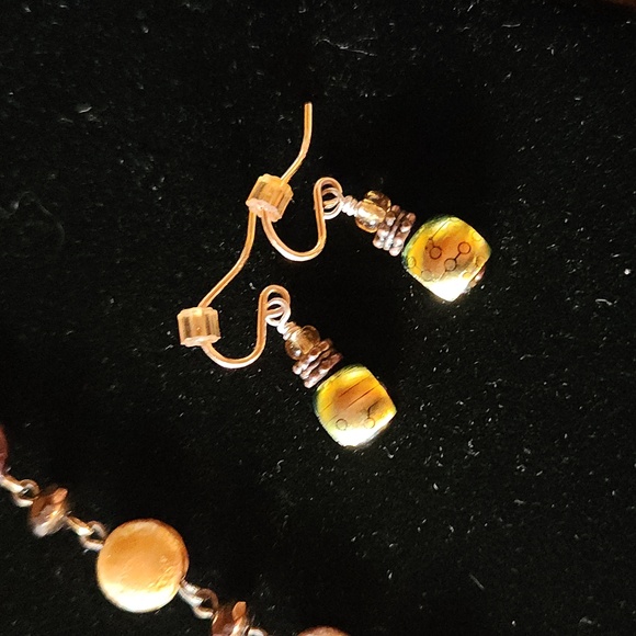 Sade Design Bronze Metallic Necklace & Earrings - Picture 3 of 6